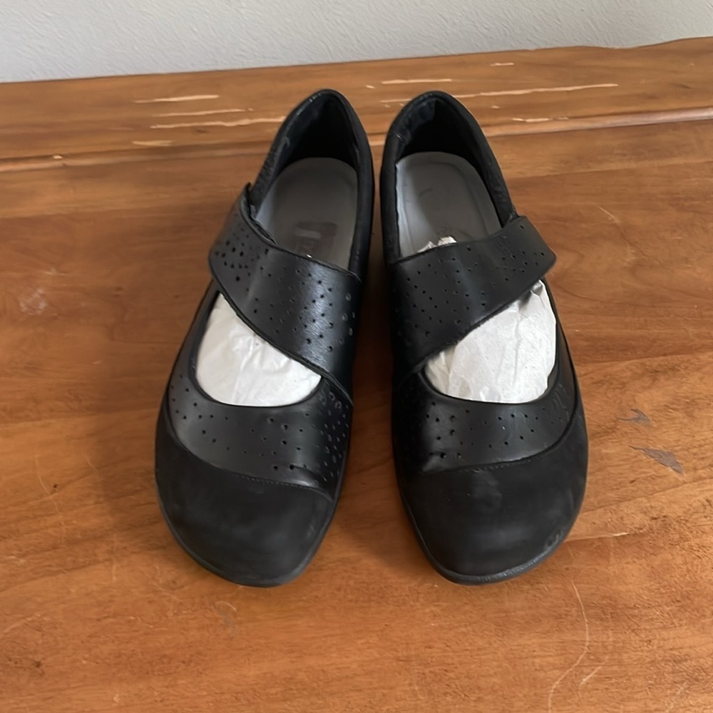 Naot Aroha Mary Jane Flats Black Glass Perforated Slip Resistant Size 42 (11) - Picture 3 of 14
